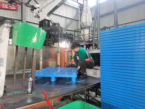 Palet de Plástico Europeo de Nueve Patas, Resistente y Duradero, Moldeado por Soplado, de 1100*1100*140 mm, para Estanterías de Palets - Product Image 3