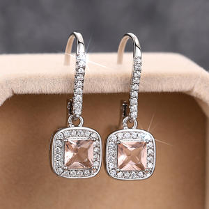 Orecchini in Oro Bianco con Diamanti Taglio Principessa, Centro Rosa Fantasia, Certificati GIA, Gioielli di Lusso da Sposa per Donna - Product Image 5