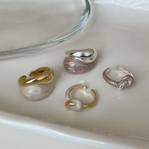 Bague ouverte à la mode de haute qualité plaquée or 18 carats avec blocage de couleur et glaçage, bague de mode individuelle - Product Image 2