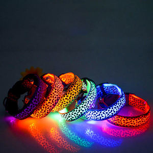 <span class=keywords><strong>Collar</strong></span> de perro con batería <span class=keywords><strong>LED</strong></span> más vendido, <span class=keywords><strong>collar</strong></span> de perro con estampado de leopardo recargable por USB - Product Image 4