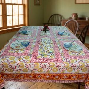 Nappe rectangulaire élégante en toile légère et antidérapante, motif floral imprimé au bloc indien, pour la décoration de table. - Product Image 2