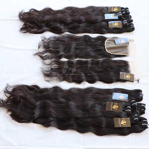 Paquet de cheveux humains tissés en lot de temple indien vierge naturel brut de qualité 12a cheveux brésiliens bouclés paquets humains avec fermeture - Product Image 1