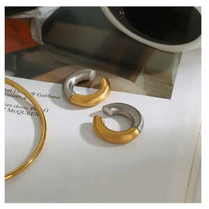 ต่างหูแบบห่วงทำจากผ้าซาตินทำจากสเตนเลสแบบเรียบง่ายชุบทองและเงินเครื่องประดับแฟชั่นสำหรับผู้หญิงส่งตรงจากอินเดีย - Product Image 2