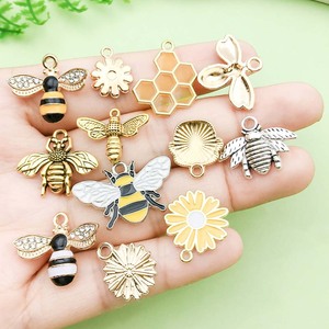 จี้โลหะผสมรูปผึ้ง ซีรีส์ Bee สำหรับทำเครื่องประดับ DIY จี้ห้อยคอสำหรับทุกเพศ รุ่น SN1009 - Product Image 2