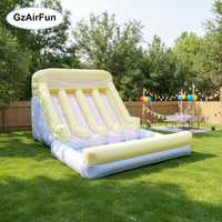 Équipement de fête de jeu doux nouvellement conçu: toboggans gonflables secs et humides avec fosse à balles et piscine en mousse, parfaits pour les enfants.