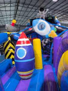 Parcours d'obstacles gonflable personnalisé en PVC sur le thème de l'astronaute bleu pour jeux sportifs - Product Image 5