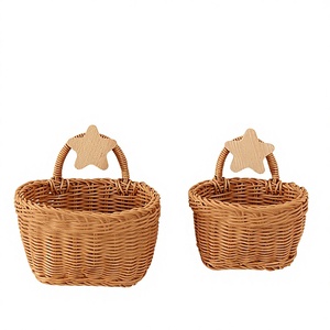 Keranjang Penyimpanan Gantung Dinding Imitasi Rotan untuk Jahe dan Bawang Putih, Desain Anyaman Plastik PP untuk Penggunaan Dapur - Product Image 1