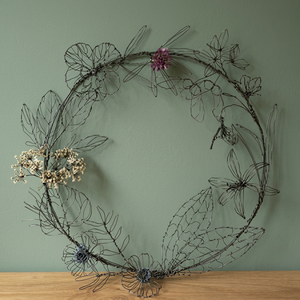 Guirnalda Floral de Alambre Metálico Hecha a Mano, Redonda, Rústica, Decorativa, para Colgar en la Pared, Sin Iluminación, Pieza Única - Product Image 1