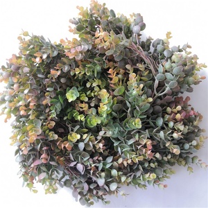 Campione gratuito decorazione per la casa ghirlanda di eucalipto artificiale con plastica vite e foglie di eucalipto per uso interno - Product Image 5