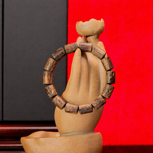 กำไลข้อมือไม้กฤษณาลูทองสุดหรูสำหรับผู้ชาย ขนาด 10x12 มม. ลูกปัดไม้ธรรมชาติ งานแฮนด์เมด เครื่องประดับโดดเด่น - Product Image 1