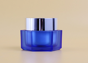 高級感のある空のクリエイティブなアクリル製30ml/50ml/100mlブルー六角形ボトルシリーズ、プレミアムスキンケアボトルセット（化粧品包装用） - Product Image 4