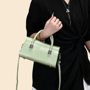 Sacs à main minimalistes, sacs à main en PU à forme fixe, et sacs à bandoulière. 8846 - Product Image 5