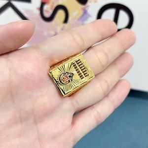 แหวนฮิปฮอปทรงเรขาคณิตชุบทอง 24K สไตล์เรโทรจาก Jxx Wholesale เครื่องประดับแฟชั่นสำหรับผู้ชายและผู้หญิง ประดับด้วยเพชรซิร์คอน เหมาะสำหรับงานแต่งงาน - Product Image 4