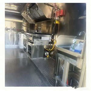 Chariot alimentaire mobile avec deux fenêtres de service et un design à arche arrondie, idéal pour la vente de collations et de boissons dans les zones touristiques - Product Image 6