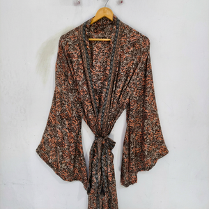 Robe longue kimono en soie Bridel, patchwork, pour couvrir le bikini, vêtement de nuit, kimono en sari indien vintage recyclé fait main - Product Image 1