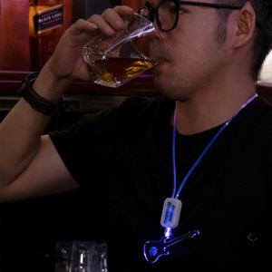 ロングスターギフト社製、距離制御機能付きLEDストラップ、カスタムマーク、環境に優しいツール、企業イベント用LEDランヤード - Product Image 1