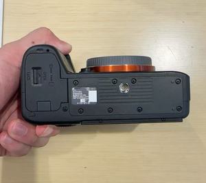 Appareil photo hybride Sony A7R3 d'occasion, boîtier uniquement, 42,4 MP, plein format, stabilisation 5 axes, 4K 30p, bon état, prêt à être expédié - Product Image 1