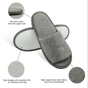 Luxuriöse Maßgefertigte Badezimmer-Hausschuhe mit Hotel-Logo, Spa-Luxus-Hausschuhe mit Stickerei, Personalisierte Hotel-Pantoffeln - Product Image 2