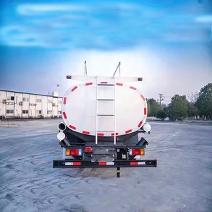Camion de ravitaillement d'avions diesel 4x2 4x4 LHD RHD personnalisable Isuzu 6m³ 6cbm 6000L 6 tonnes pour ravitaillement d'hélicoptères - Product Image 6