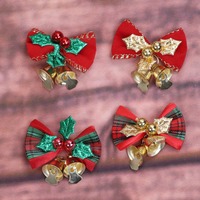 Adornos Navideños con Campanas, Decoraciones Colgantes para Árbol de Navidad de Tela a Cuadros, Lazo con Hojas de Ajenjo para Decoración del Hogar en Fiestas Navideñas
