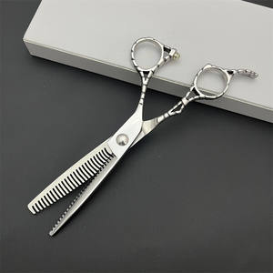 กรรไกรซอยผมสแตนเลส 440C ขนาด 6 นิ้ว สำหรับตัดผมเสริมสวย สำหรับคนถนัดขวา ใบมีดมาตรฐาน - Product Image 2