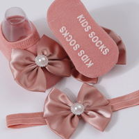 Ensemble chaussettes antidérapantes et bandeau tricotés respirants pour nouveau-né, couleur unie, avec nœud perlé – Les meilleures chaussettes