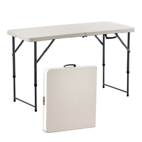 Ensemble de table et de chaises pliantes carrées d'extérieur portables - 6 pieds de longueur, design moderne en plastique blanc, utilisation hôtelière, hauteur réglable
