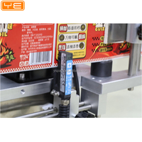 Autocollants latéraux automatiques industriels YS210C sur étiqueteuse de boîtes en carton de ligne de tambour pour le prix de la machine d'étiquettes d'autocollant inférieur