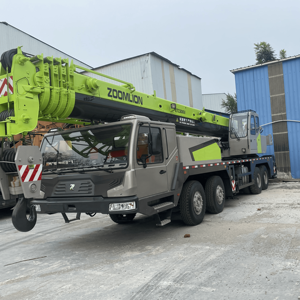 Grúa de Construcción Usada Zoomlion de 50 Toneladas, Equipo Móvil Hidráulico - Product Image 4