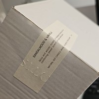 Autocollants et étiquettes d'emballage personnalisés avec logo, texture mate, impression offset, design en relief, scellage 3D