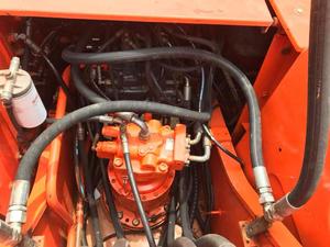 รถขุด DOOSAN DH220 มือสอง 22 ตัน เครื่องยนต์คัมมินส์ ปั๊มไฮดรอลิกคาวาซากิ มอเตอร์ วาล์ว KYB ชั่วโมงการใช้งานต่ำ สภาพ 90% ใหม่ ราคาแข่งขัน ปี 2023 - Product Image 5