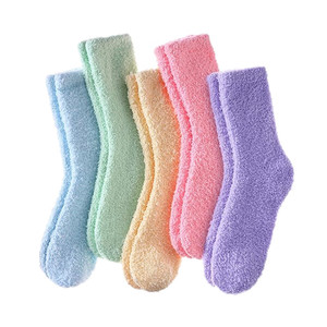 Jingwen OEM calcetines peludos Para mujer biểu tượng tùy chỉnh mùa đông ấm áp người phụ nữ cô gái rắn màu mờ vớ phụ nữ - Product Image 1