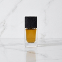 Boîte de parfum en verre vide de luxe personnalisée de haute qualité 30ml 50ml carrée transparente avec bouchon noir et pulvérisateur à pompe, impression sérigraphique