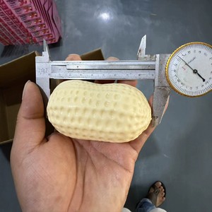 Juguete de descompresión musical de amasar con forma de cacahuete, artefacto creativo de simulación de comida, cacahuete rojo cibernético para amasar - Product Image 6