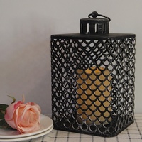 Black Hollow Out Fernbedienung Vintage batterie betriebene Metall kerzen laterne mit LED flackern der Kerze