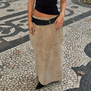 กระโปรงหนังกลับสีกากีสไตล์อเมริกันวินเทจสำหรับผู้หญิง ทรงตรงเอวต่ำ ผ่าหลัง กระโปรงยาว สไตล์ลำลองเก๋ไก๋ - Product Image 2