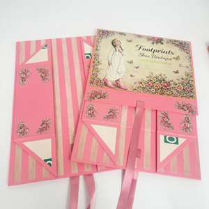 Boîte magnétique pliable de qualité supérieure personnalisée, couleur <span class=keywords><strong>rose</strong></span>, logo en relief doré, <span class=keywords><strong>pour</strong></span> l'emballage de vêtements et de chaussures - Product Image 5
