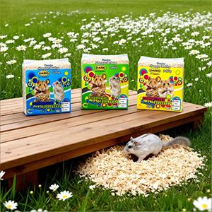 DongnaiPETS Litière pour petits animaux en copeaux de bois de pin 100% naturel, écologique, sans poussière, contrôle des odeurs supérieur, hautement absorbante - Product Image 1