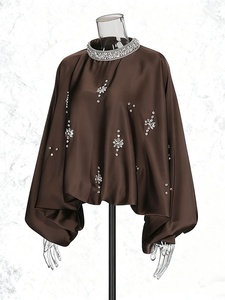 A11209 Camicetta da <span class=keywords><strong>Donna</strong></span> in Raso <span class=keywords><strong>Marrone</strong></span>: Top con Collo Alto e Maniche a Sbuffo Decorato con Cristalli - Elegante Abbigliamento da Ufficio/Cocktail - Product Image 3