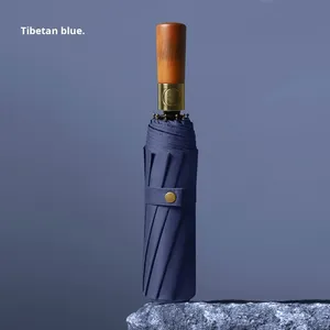 Manche en bois <span class=keywords><strong>Parapluie</strong></span> <span class=keywords><strong>pliant</strong></span> d'affaires <span class=keywords><strong>haut</strong></span> <span class=keywords><strong>de</strong></span> <span class=keywords><strong>gamme</strong></span> pour hommes 10 côtes Tube <span class=keywords><strong>de</strong></span> fer entièrement automatique 105cm Diamètre ouvert Revêtement noir - Product Image 3