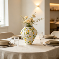 Vase décoratif artisanal style pastoral, pot en céramique blanc à texture ondulée et motif poire pour ornement de table de mariage