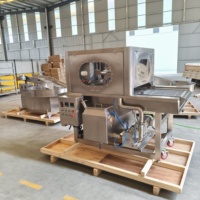 Chocolade-omhullingsmachine voor eierrollen & ontbijtrepen, met mengfunctie, voor de productie van stick-snacks in een fabriek.