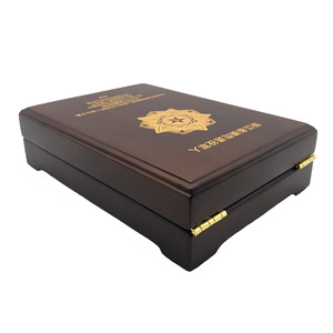 Boîte à médailles en bois, étui de rangement rectangulaire pour objets de collection, emballage de bijoux, gravure de logo personnalisée - Product Image 4
