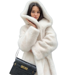 Manteau long à capuche en fausse fourrure pour femme avec ceinture, Trench-coat d'hiver moelleux en fourrure de renard, Manteau chaud et luxueux en gros - Product Image 3