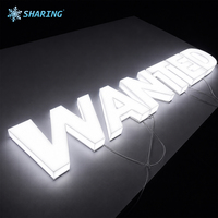Enseigne suspendue au plafond avec lettres en relief éclairées par LED personnalisées pour le branding intérieur des clubs de billard et salles de jeux