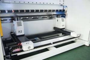 Perangkat lunak pemrograman rem tekan CNC disinkronkan dengan <span class=keywords><strong>database</strong></span> mesin lipat hidrolik untuk konsistensi bengkok - Product Image 5
