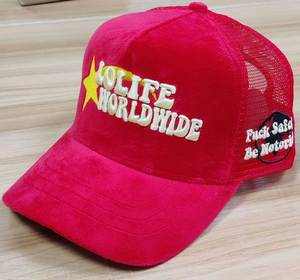 Gorra Trucker de Malla de Terciopelo Bordada en 3D Personalizada de Alta Calidad - Product Image 1