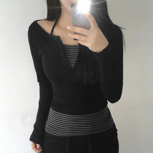 Ensemble deux pièces : haut à bretelles rayé simple avec un petit gilet sous le haut, chemise à manches longues à col en V et boutonnée, t-shirt ajusté - Product Image 1