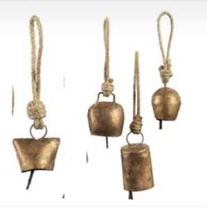 Juego de 2 Campanas de Viento Metálicas Vintage, Hechas a Mano, Fundidas y Bañadas en Oro, Decoración Tradicional para el Hogar y el Jardín - Product Image 3