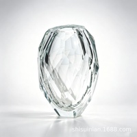 Vase en cristal K9 à facettes géométriques, centre de table de luxe léger pour arrangements floraux ; Forme unique, bord biseauté, personnalisé